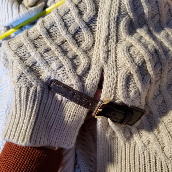 Sweater - Picture 6 of 8